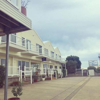 A Great Ocean View Motel - Holiday Cairns 0