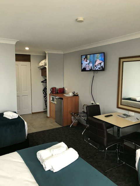 Town & Country Motor Inn Forbes - Holiday Cairns 4