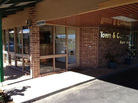 Town & Country Motor Inn Forbes - Holiday Cairns 3