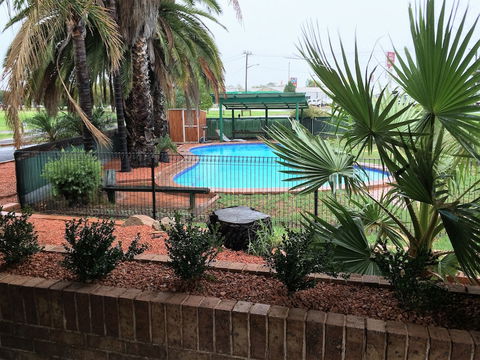 Town & Country Motor Inn Forbes - Holiday Cairns 2