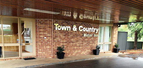 Town & Country Motor Inn Forbes - Holiday Cairns 1