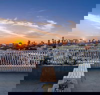 Oaks Melbourne South Yarra Suites - Holiday Cairns