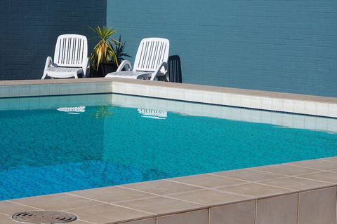 Dongara Hotel Motel - Holiday Cairns 2