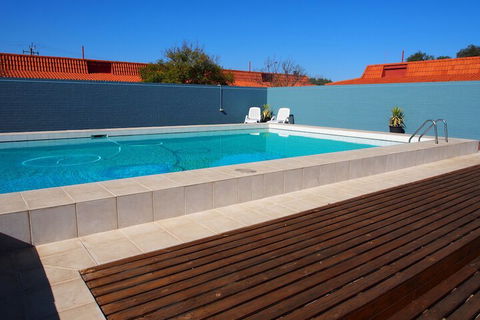 Dongara Hotel Motel - Holiday Cairns 1