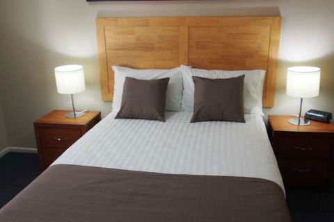 Dongara Hotel Motel - Holiday Cairns 6