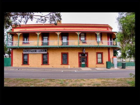 Pampas Motel - Holiday Cairns 1
