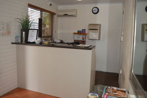Mid City Motor Inn - Holiday Cairns 4