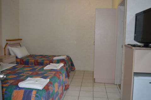 Mid City Motor Inn - Holiday Cairns 5