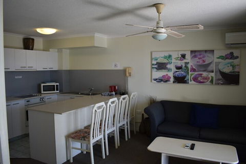 Emerald Sands Apartments - Holiday Cairns 6