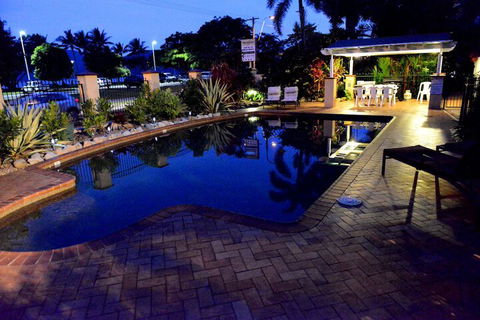 Waterfront Terraces - Holiday Cairns 3