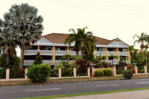 Waterfront Terraces - Holiday Cairns 0
