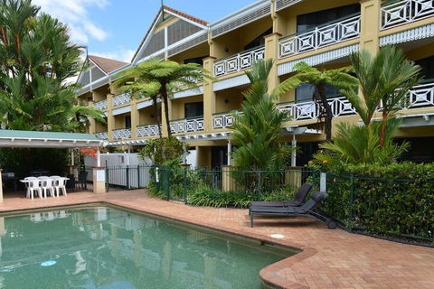 Waterfront Terraces - Holiday Cairns 2