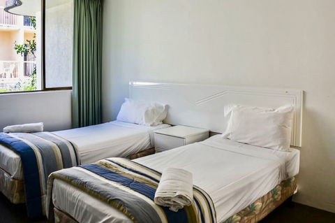 Copacabana Holiday Apartments - Holiday Cairns 4