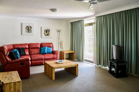 Copacabana Holiday Apartments - Holiday Cairns 5
