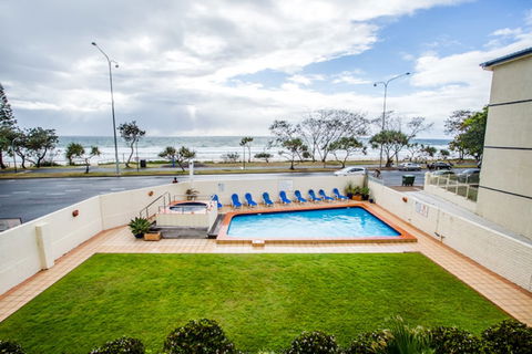The Shore Apartments - Holiday Cairns 2