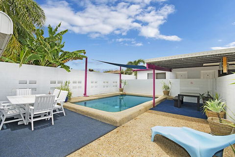 Townsville Holiday Apartments - Holiday Cairns 1