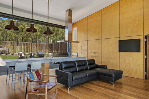 The Longhouse Suite 2 - Holiday Cairns 7