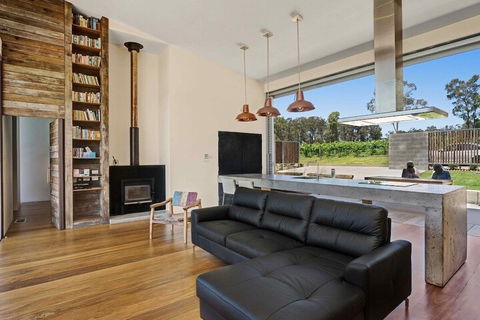 The Longhouse Suite 2 - Holiday Cairns 5