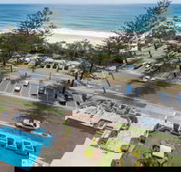 Southern Cross Beachfront Holiday Apartments - Holiday Cairns