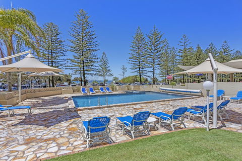 Southern Cross Beachfront Holiday Apartments - Holiday Cairns 2