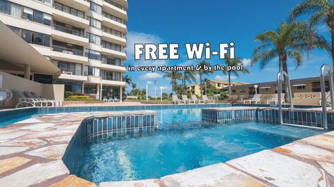 Southern Cross Beachfront Holiday Apartments - Holiday Cairns 3