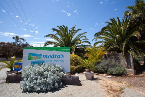 Modra's Apartments - Holiday Cairns 1