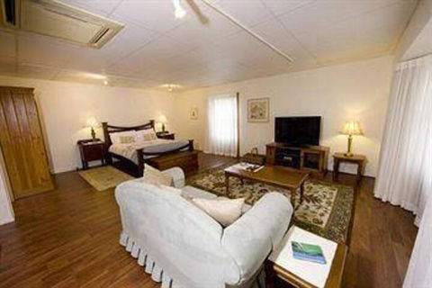 Montville Attic - Holiday Cairns 4