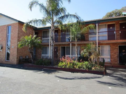 Homestead Motel - Holiday Cairns 0