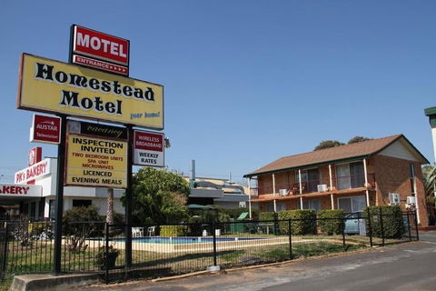 Homestead Motel - Holiday Cairns 2