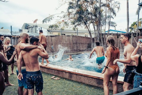 Calypso Inn Backpackers Resort Hostel - Holiday Cairns 4