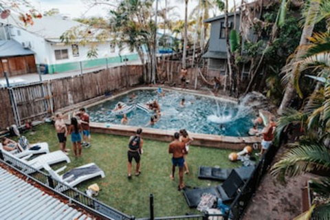 Calypso Inn Backpackers Resort Hostel - Holiday Cairns 0