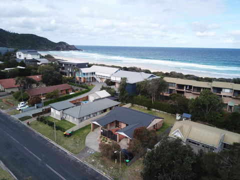 LIFES A BEACH 1 - Holiday Cairns 1