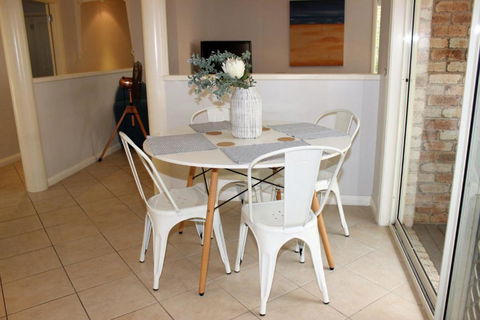 FRANGIPANI BEACH HOUSE PET FRIENDLY 22 Belbourie Cres Boomerang Beach - Holiday Cairns 3
