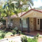 FRANGIPANI BEACH HOUSE PET FRIENDLY 22 Belbourie Cres Boomerang Beach - Holiday Cairns 0