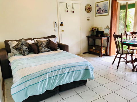 Fairy Wren Cottage Country To Coast Retreat - Holiday Cairns 5