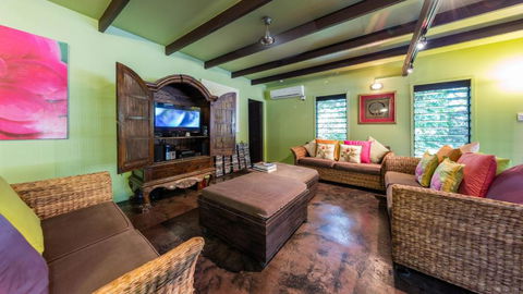 CELADON Holiday House - Holiday Cairns 1