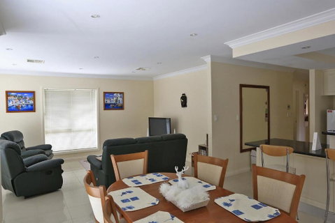 Marina Holiday Home - Holiday Cairns 2