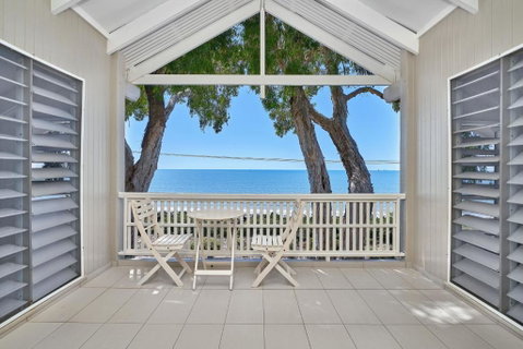 Decked Out By The Sea - Holiday Cairns 3