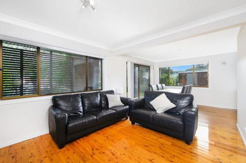 Bonny Beach House Holiday Accommodation With Pool - Holiday Cairns 3