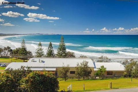 Bonny Beach House Holiday Accommodation With Pool - Holiday Cairns 4