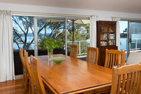 Booti Booti Lakehouse - Holiday Cairns 3