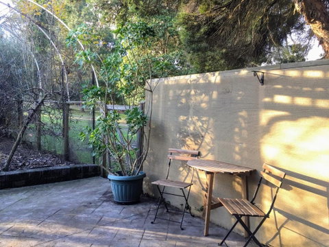 Romantic Getaway With Spa & Wifi Pet Friendly - Holiday Cairns 2