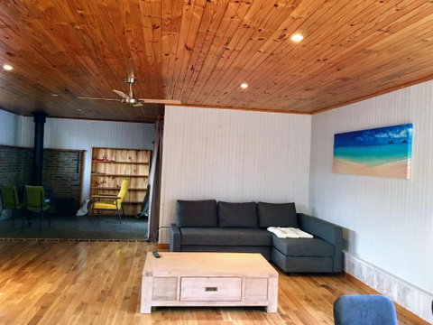 Romantic Getaway With Spa & Wifi Pet Friendly - Holiday Cairns 4