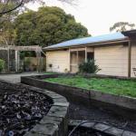 Romantic Getaway With Spa & Wifi Pet Friendly - Holiday Cairns 0