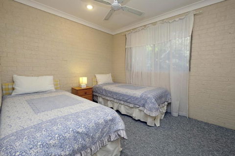 ACACIA WEEKLY ONLY - Holiday Cairns 4