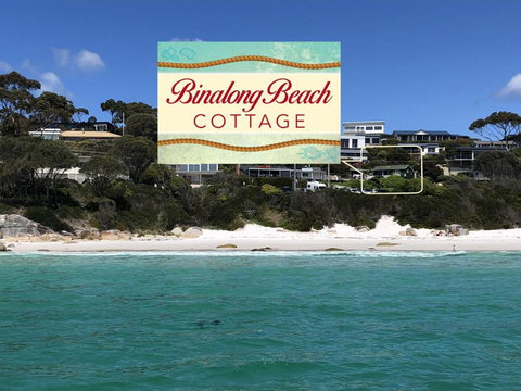 BURGESS COTTAGE King Bed For Couples - Holiday Cairns 6
