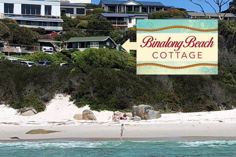 BURGESS COTTAGE King Bed For Couples - Holiday Cairns 1