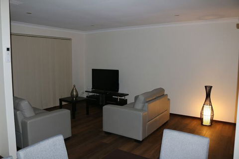 Cozy Stay At Kearsley - Holiday Cairns 3