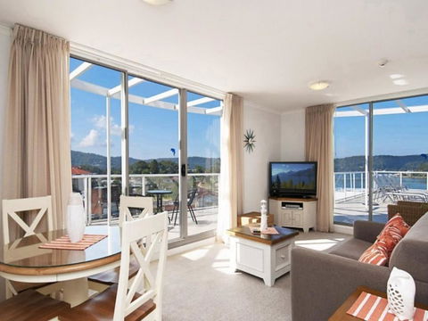 Bella Mare 2 Bedroom Ocean View Terrace Apt - Holiday Cairns 3