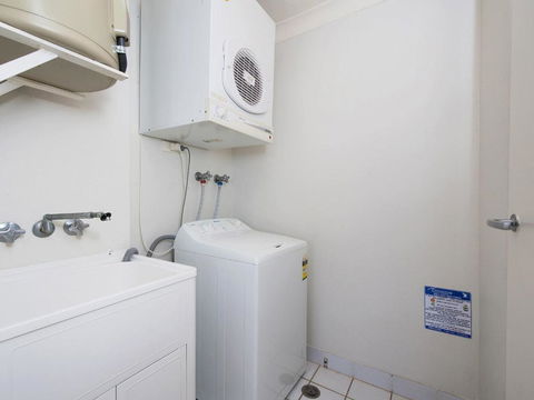 5 Casuarinas 33 Soldiers Point Road Superb Waterfront Unit - Holiday Cairns 2
